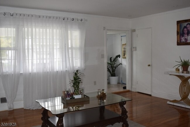 Photo - 193 McFarlane Rd