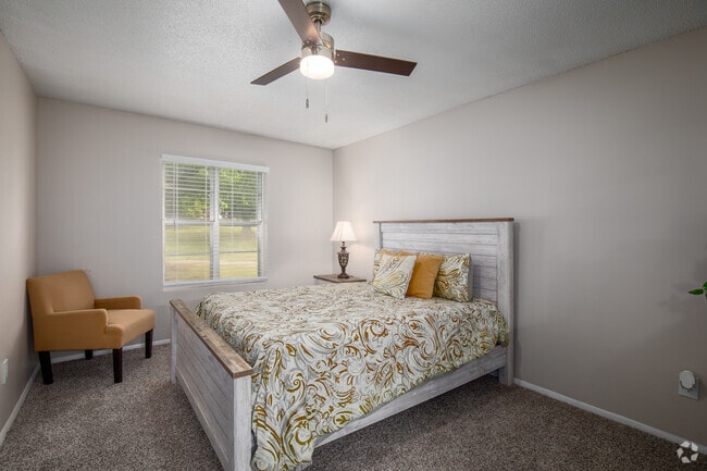 1BR, 1BA - 550SF - Bedroom