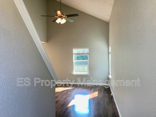 Photo - 4481 Redcliff N Ln