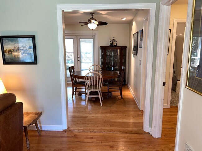 Photo - 727 Banks Terrace SE