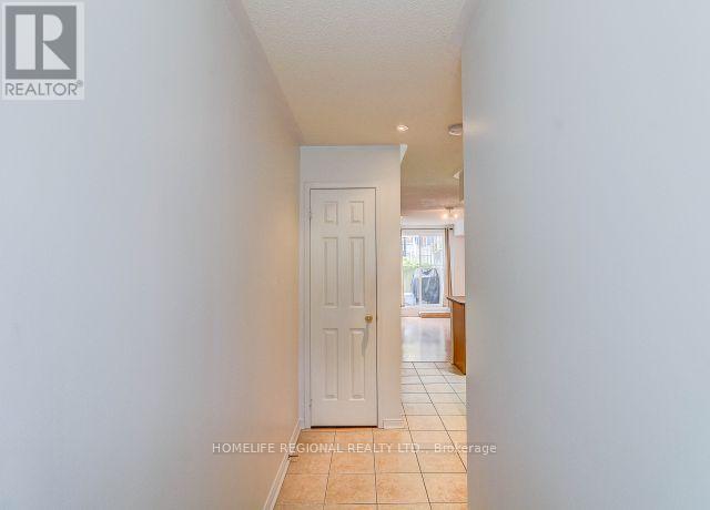 Photo - 75 Turntable Crescent