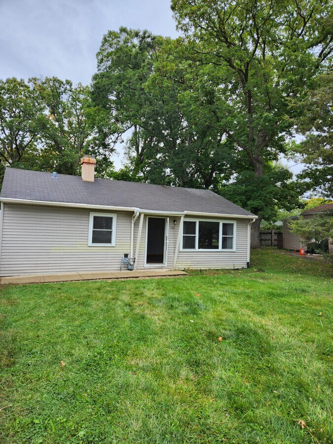 Photo - 100 Oakwood Dr