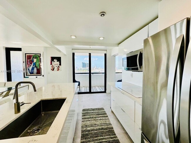 Photo - 2555 Collins Ave Unit PH214