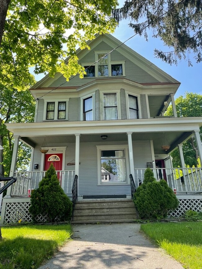 Building Photo - 420-422 Douglas Street Unit 420 Lower