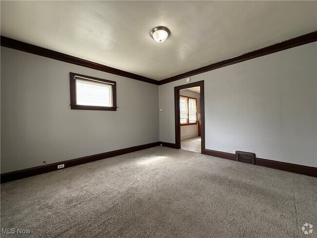 Building Photo - 4024 E 143rd St Unit DOWN Rental