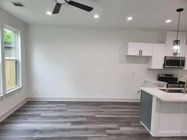 Photo - 4618 Davenport St