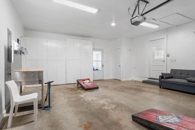 Photo - 407 NW H St