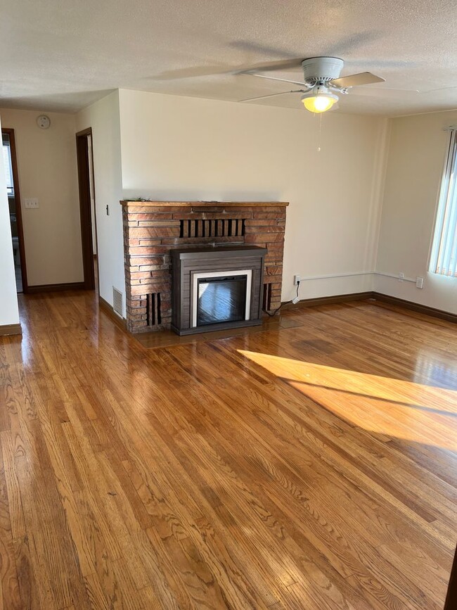 Photo - ***PENDING APPLICATION***Close to Schools and Shopping