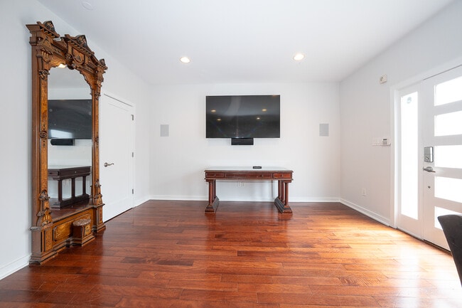 Photo - 601 Poplar St