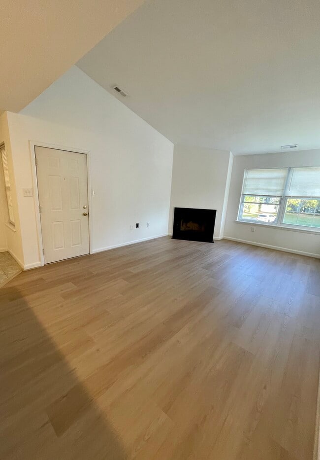 Living Area - 95 Driftwood Ct Unit 95