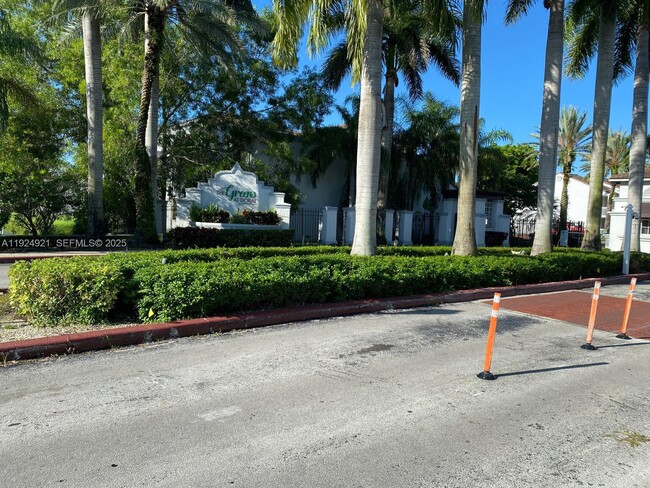 Building Photo - 4990 NW 97th Pl Unit 314