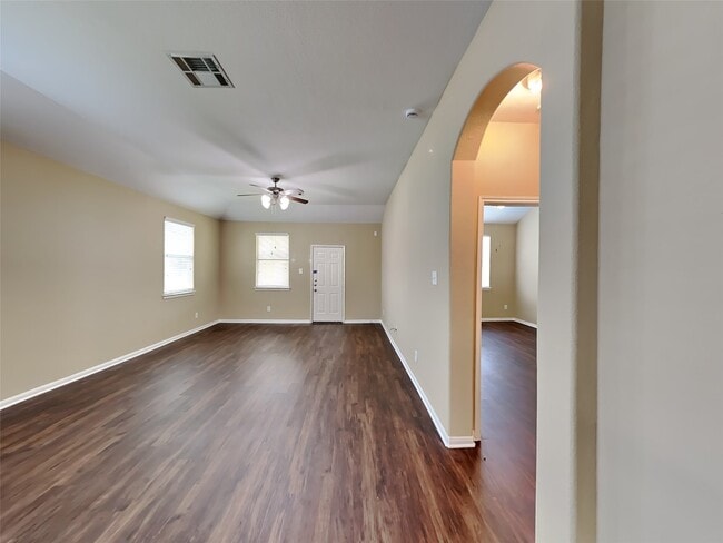 2324 Shady Tree Ln