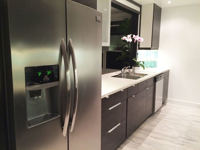 Photo - 14144 Dickens St Unidad 105