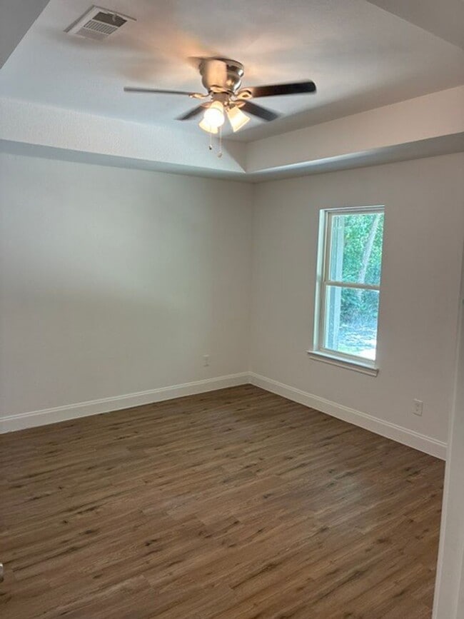 Photo - 1700 Clark St