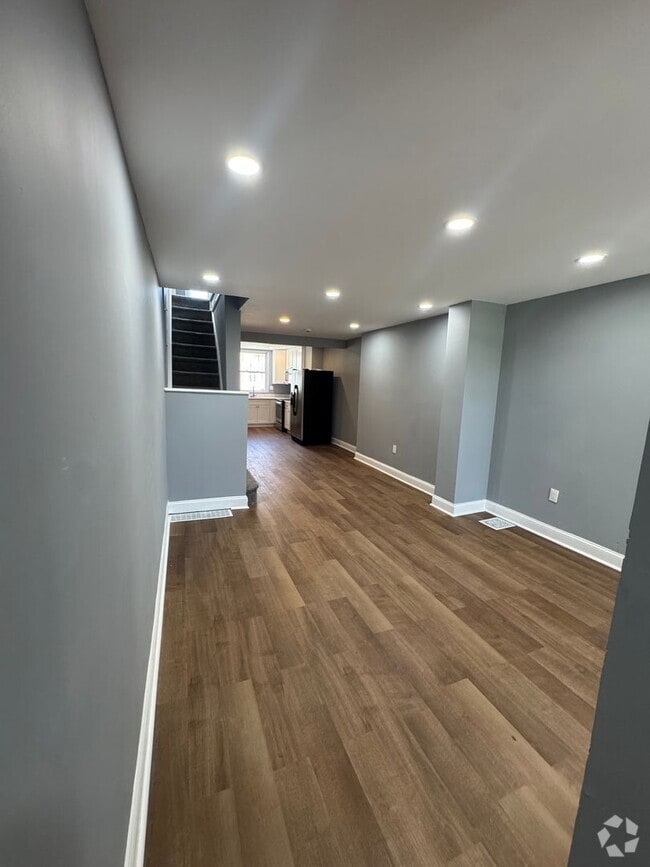 Building Photo - Charming Rowhome with Modern Touches in Ea...
