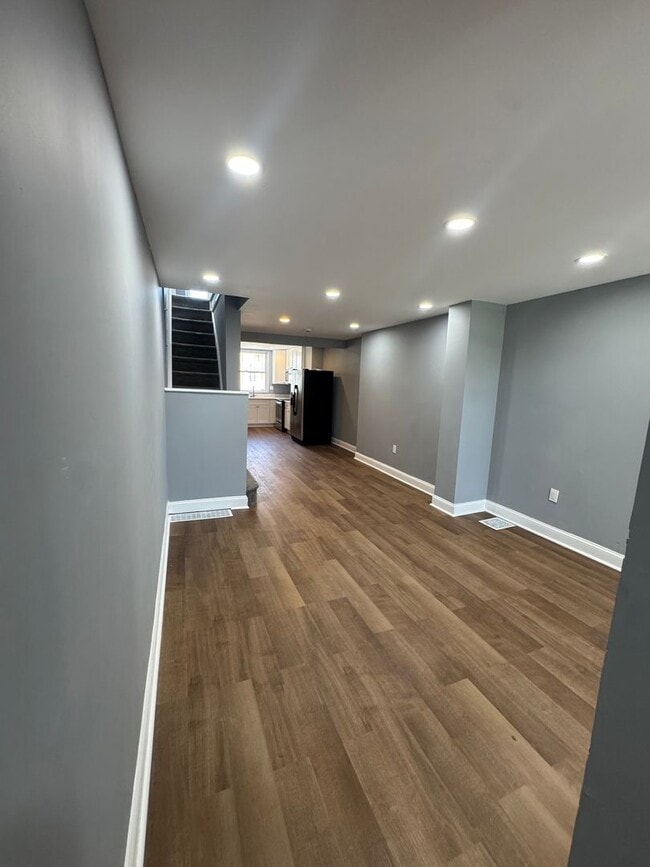 Charming Rowhome with Modern Touches in Ea... - Charming Rowhome with Modern Touches in Ea...