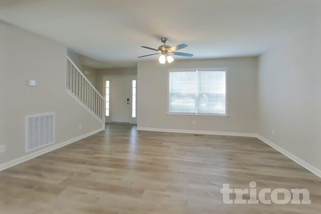Photo - 1856 Emily Ln