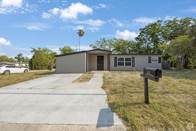 Building Photo - $1600 House on Corner Lot Ready by June 1,...