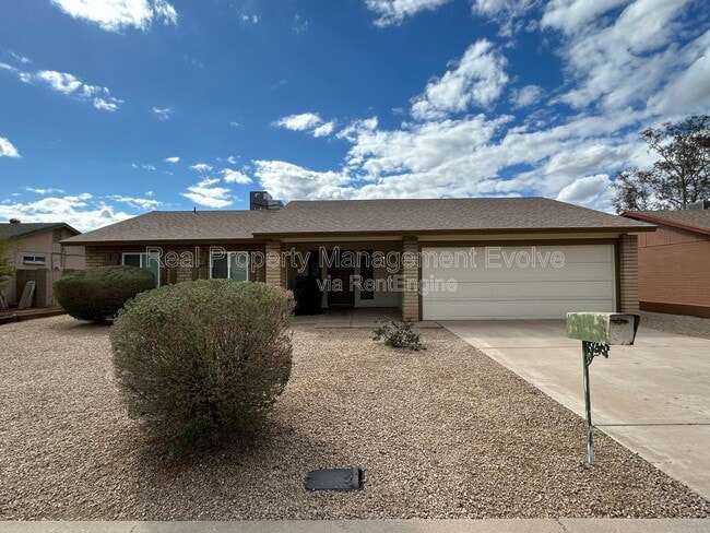 Building Photo - 3416 S Westfall Ave