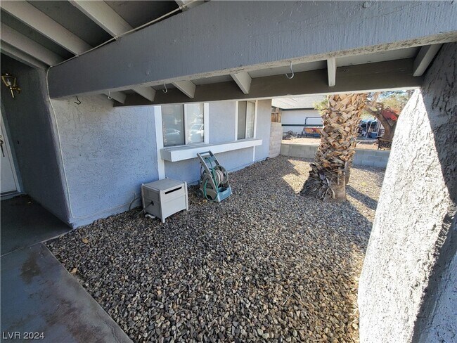 Photo - 461 Mcbride Way