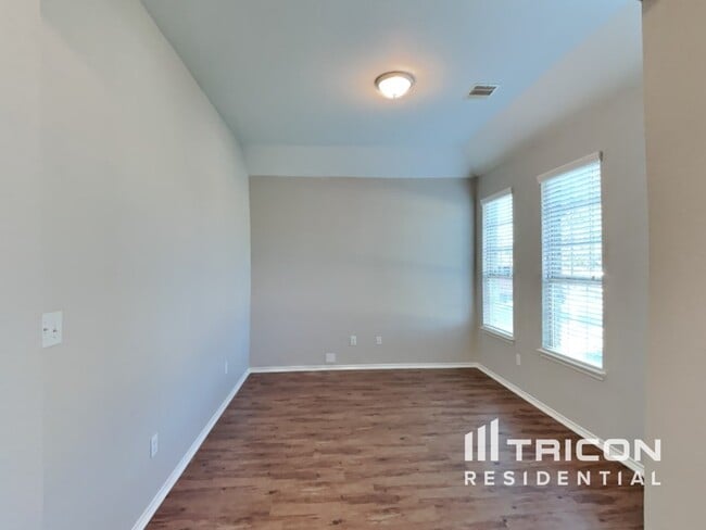 Photo - 1937 Briar Grove Dr