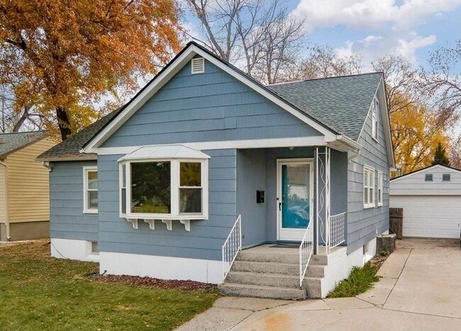 Building Photo - 6 Bedroom Home with Garage and Fenced Yard