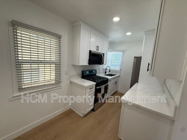 Photo - 1044 Cedar Ave