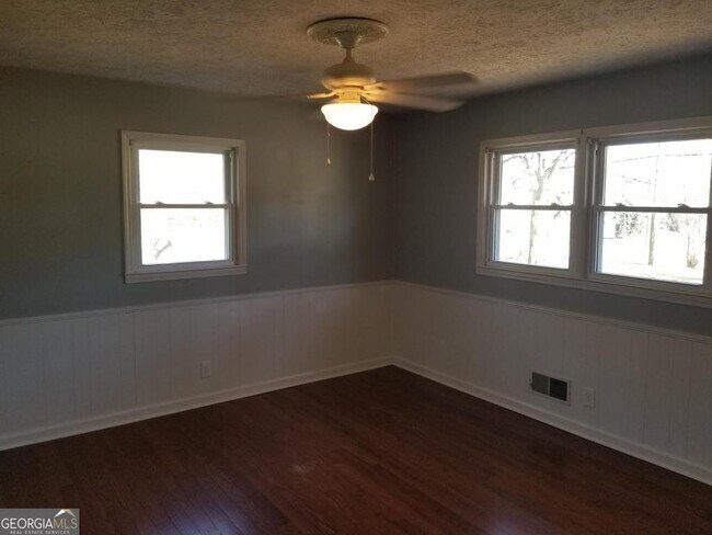 Photo - 5003 Calhoun Rd NE