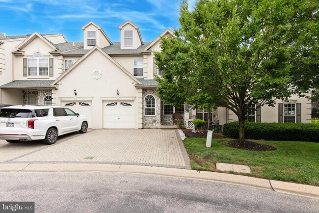 Photo - 178 Hedge Row Cir Townhome