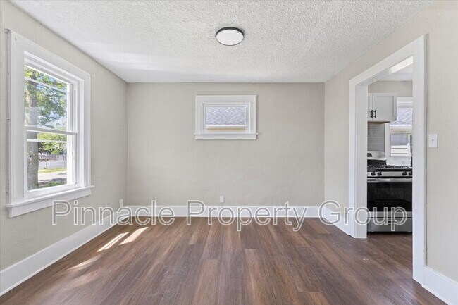 Photo - 920 Premont Ave