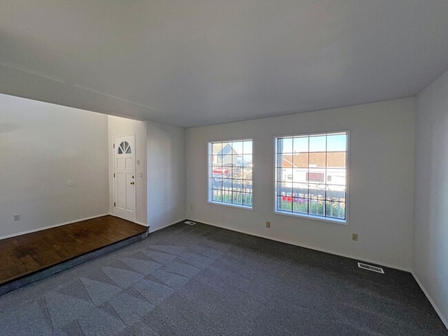 Photo - 3 Bedroom 2.5 Bath in North East Tacoma