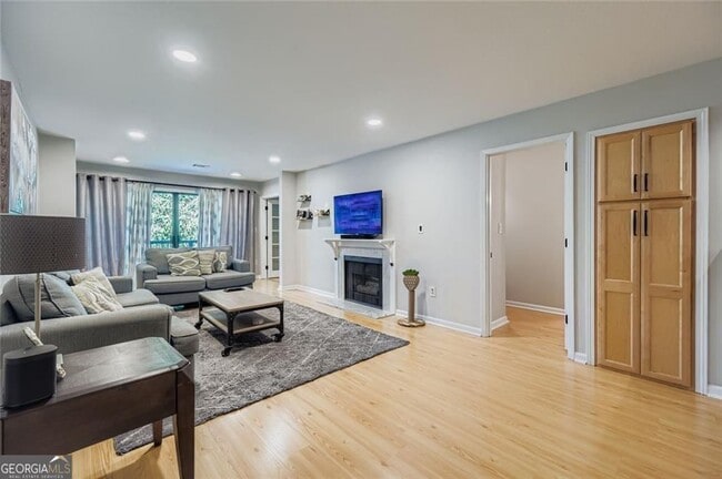 Photo - 3302 Pine Heights Dr NE