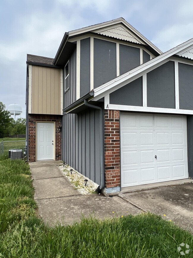 Building Photo - 1102 Pine Ct Rental