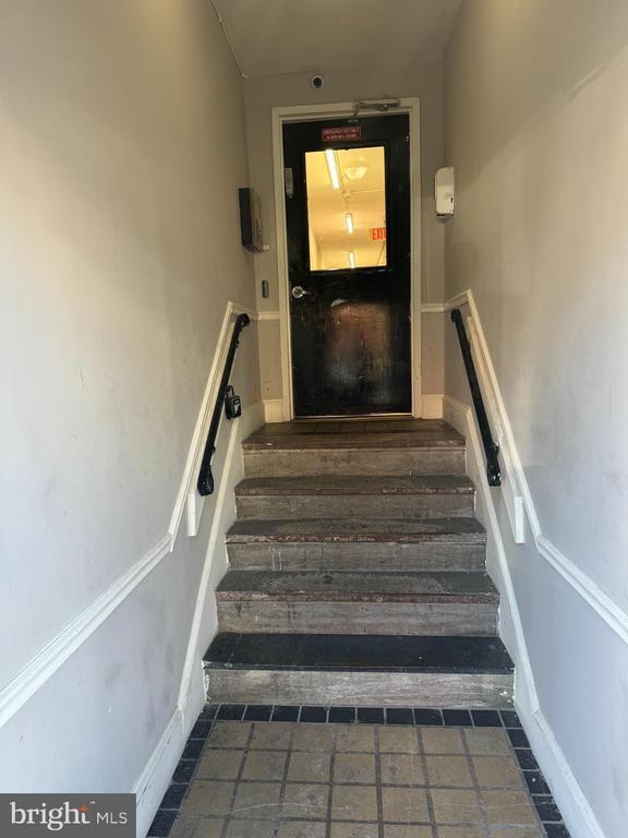 Photo - 6024 Larchwood Ave