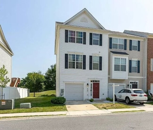 Building Photo - End Unit townhouse w/bump out in Ballenger Creek ready for you mid May!