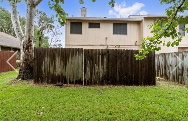Building Photo - Updated 3-Bed Townhome Oasis in Copperfield | Greenbelt Views, Granite Kitchen & Move-In Ready!