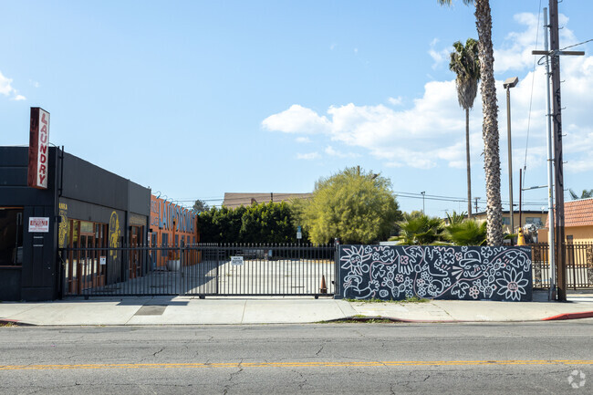 Building Photo - 611 Virgil Village Rental