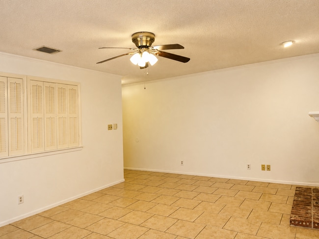 Photo - 10955 Wurzbach Rd