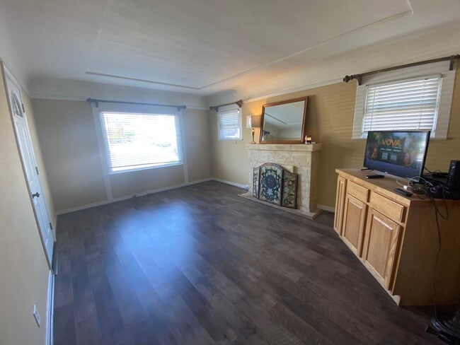 Photo - 315 Monroe St