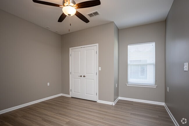 3BR, 2BA - 1,214SF