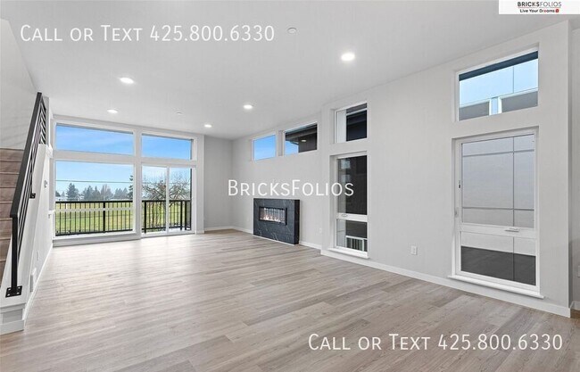 Photo - 1212 Harrington Ave NE