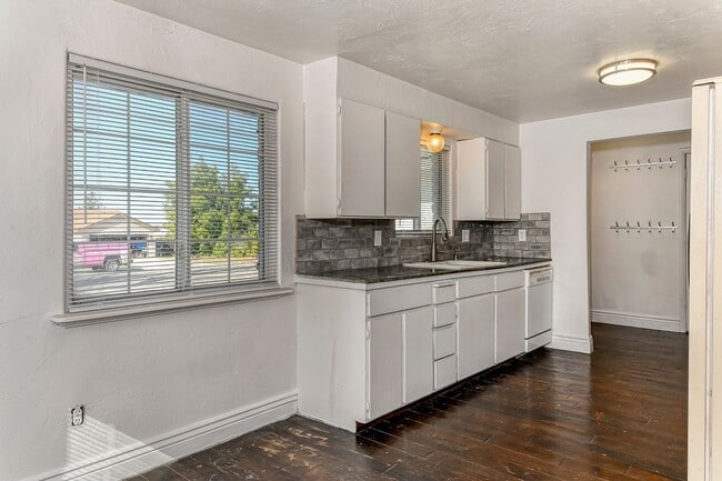 Photo - 3 Bedroom 1 Bathroom Duplex in SW Boise