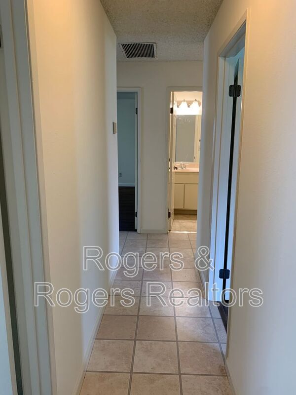 Photo - 1089 Rankin Dr