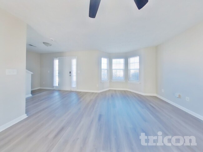 Photo - 2492 Feathertree Ln