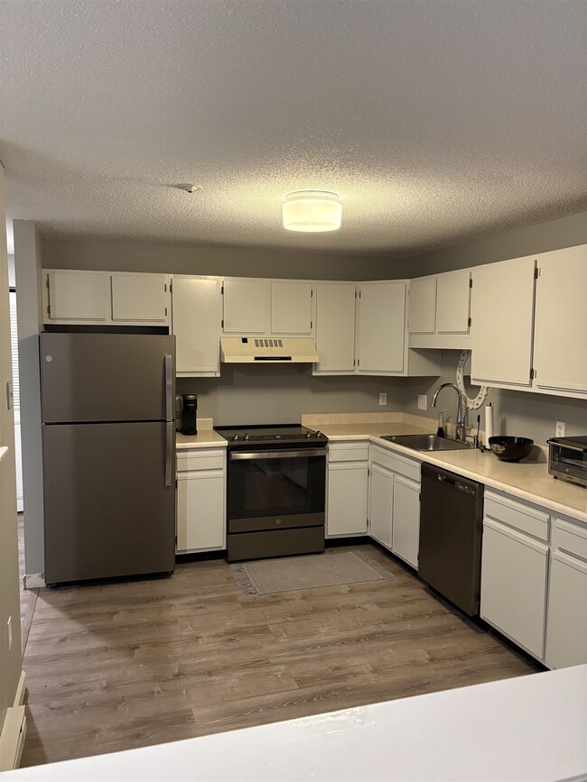 Photo - 130 Endicott St N