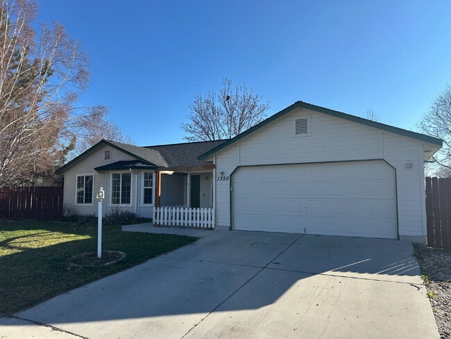 Building Photo - 1328 Goldenrod Pl