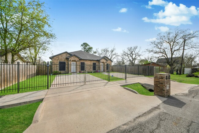 Photo - 7980 Ethel St