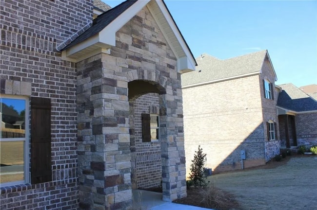 Photo - 5 bed, 3.5 bath home in Cotswolds!