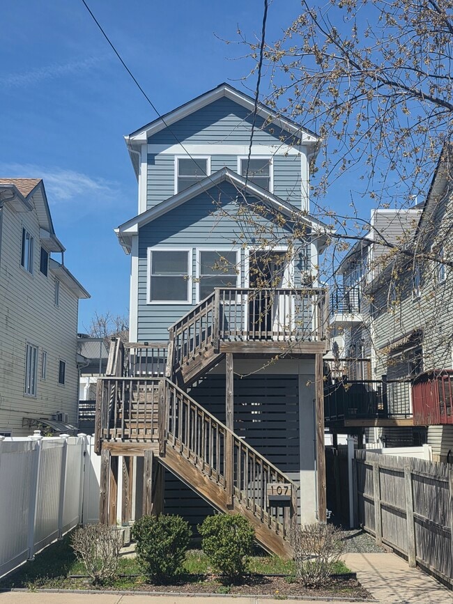 Building Photo - 107 Baden Pl