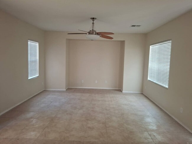 Photo - 2820 Dowitcher Ave